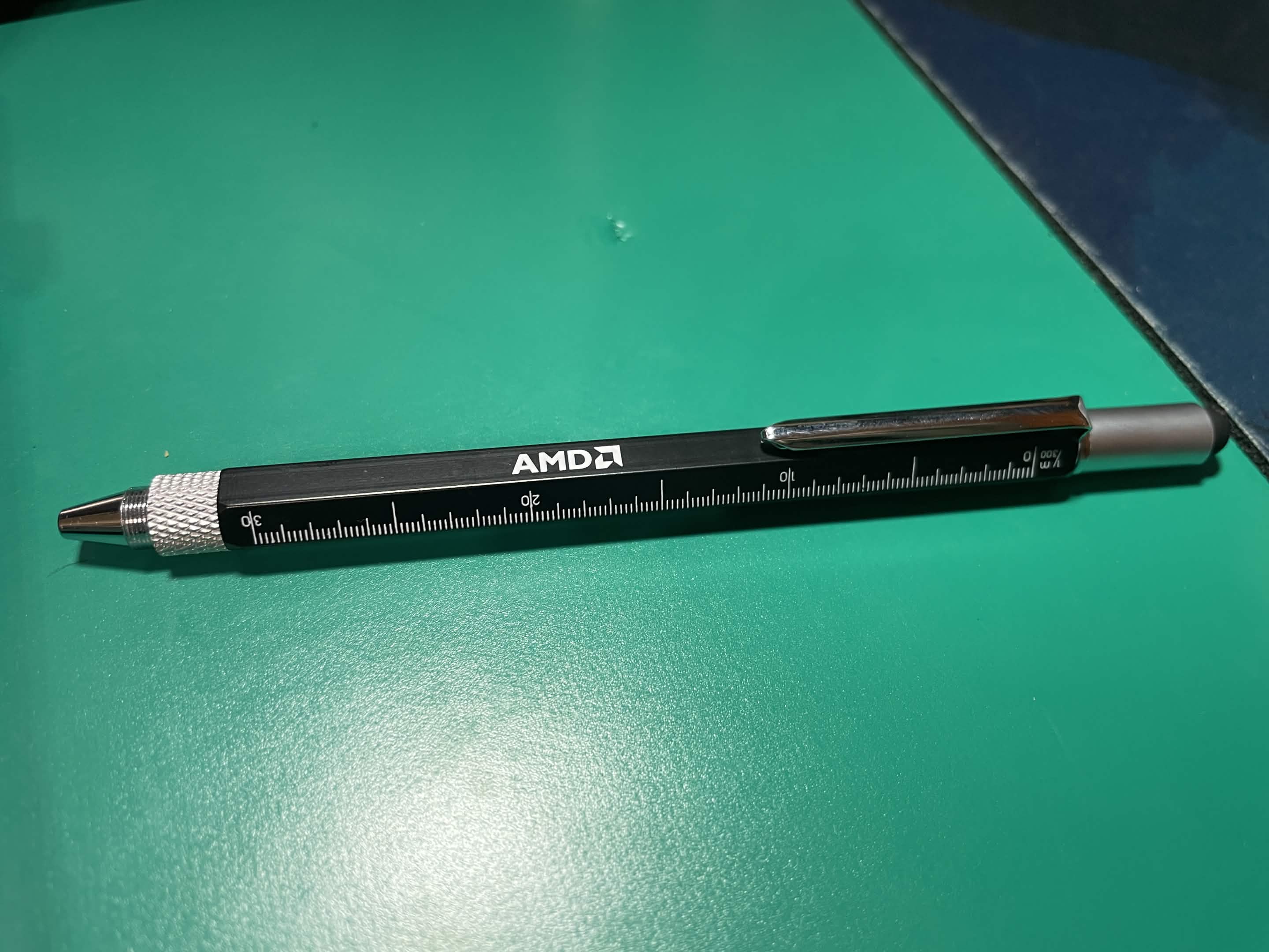 AMD 贊助的多功能筆